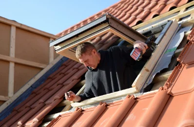 Pose de fenêtres de toit Velux à Sagnes-et-Goudoulet